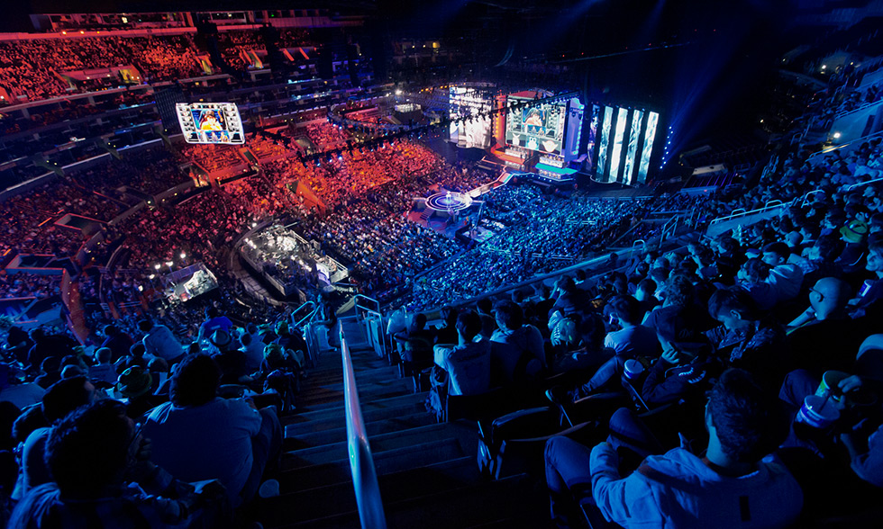 Dplus KIA 输给了 Hanwha Life Esports 在五场比赛中，并在 LCK Cup 中遭遇了他们的首次失利