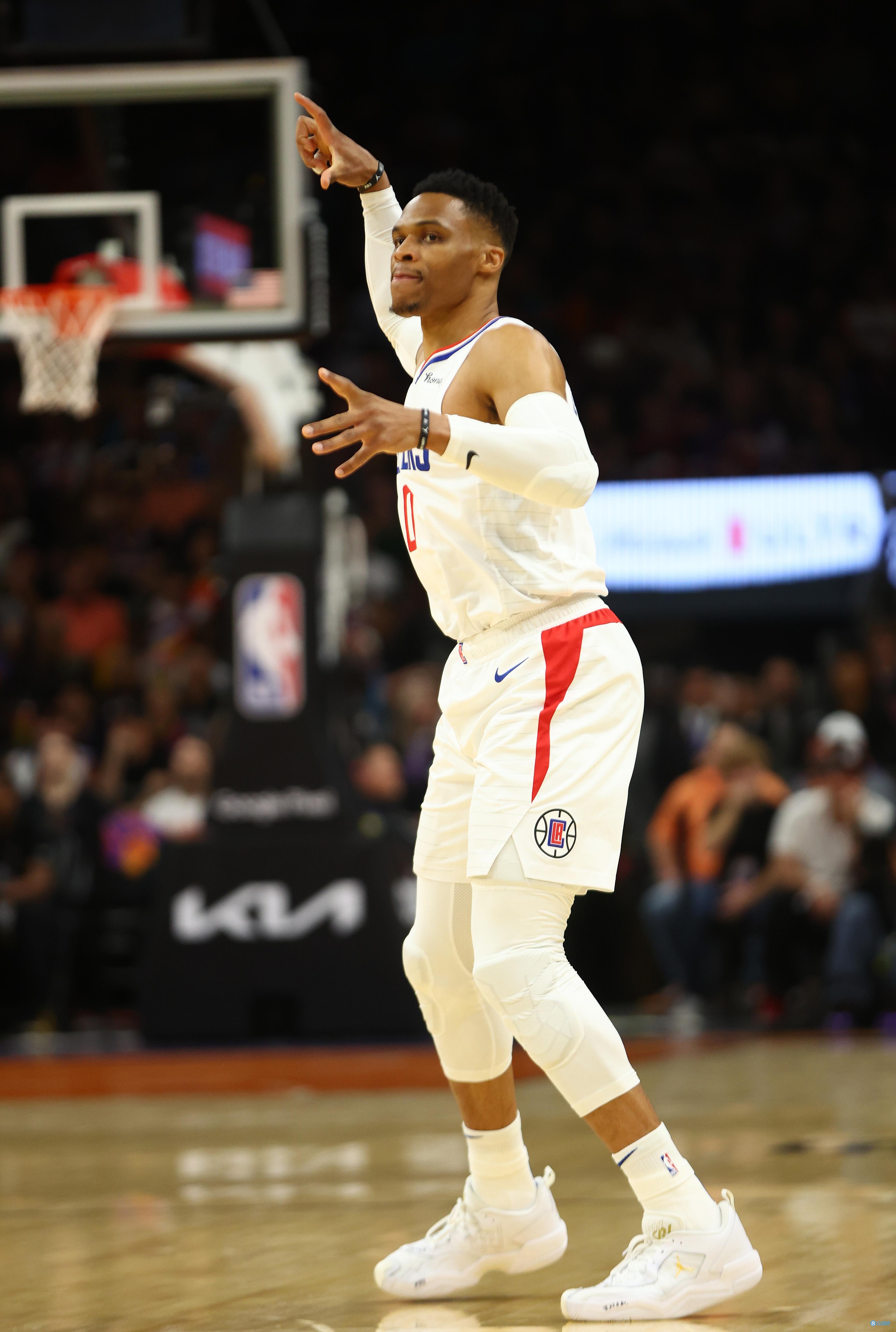 “荒诞大师”的华丽转身：从NBA角色球员，到年入千万的网红